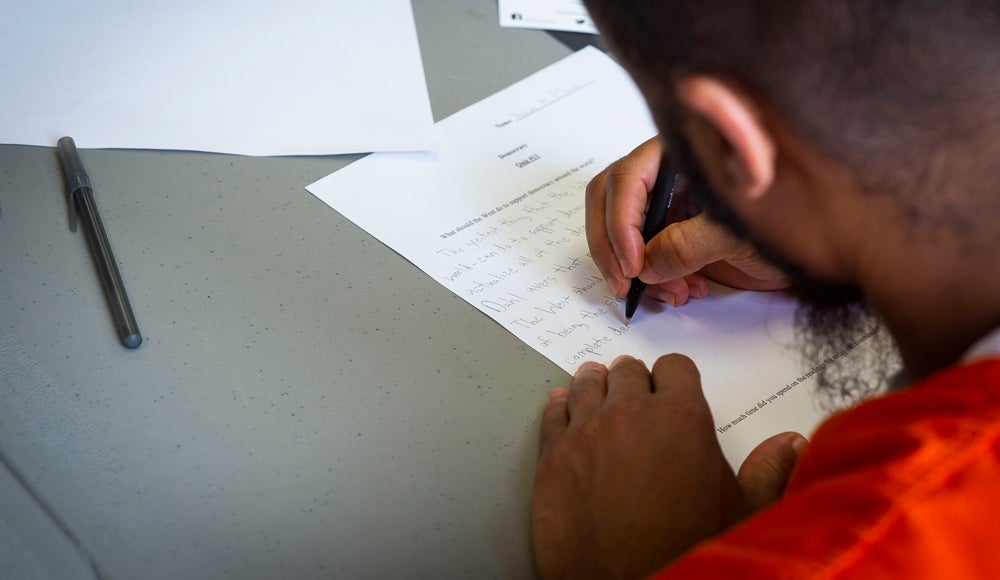 A Georgetown Prison Scholar completes a quiz.